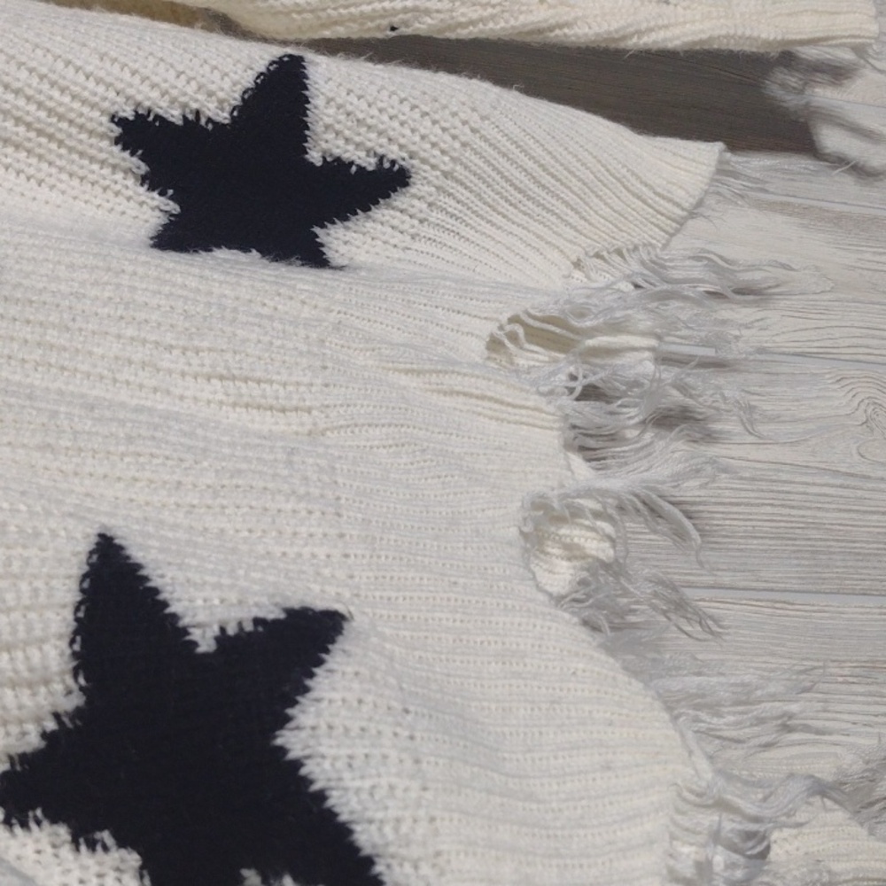 Oversized Star Sweater W/ Fringe! - Picture 13 of 15